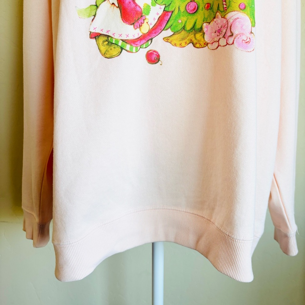 GRAPHIC SWEATSHIRT Strawberry Shortcake Berry Christmas - Picture 4 of 13